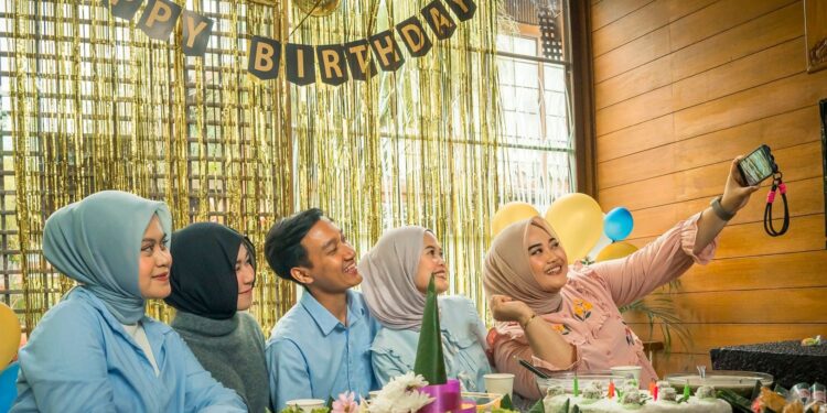 Familienfotos ohne Gruppenchaos: So begleitet eine Fotobox den Geburtstag