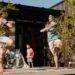 Gartensauna mit Kindern: Familienzeit sicher gestalten
