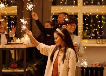 Silvester-Kurzurlaub mit Kindern planen: Worauf Familien achten