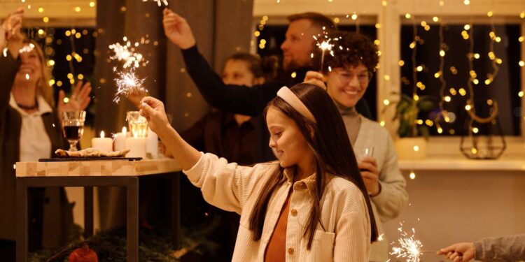 Silvester-Kurzurlaub mit Kindern planen: Worauf Familien achten